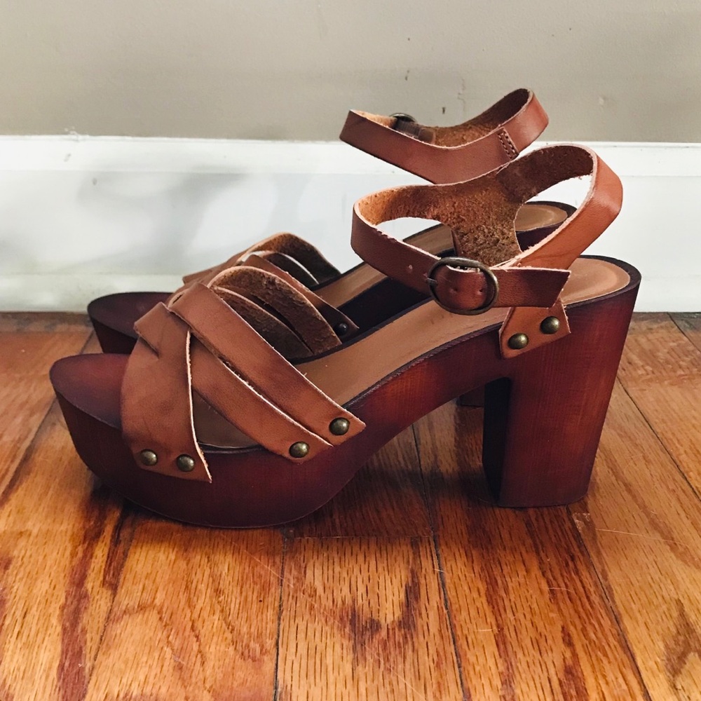 🆕 madden girl Cognac Leather Wood Platform Heels